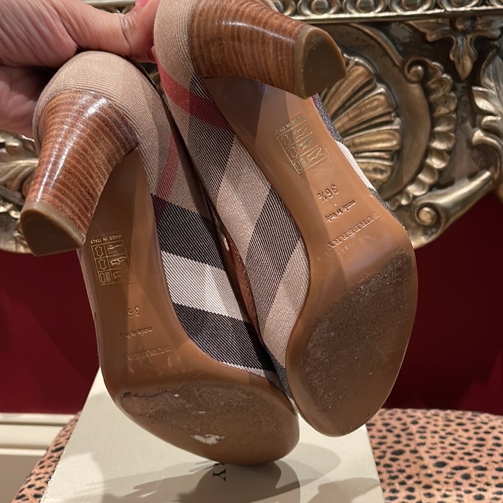 Burberry heels 36.5 - Picture 6 of 6